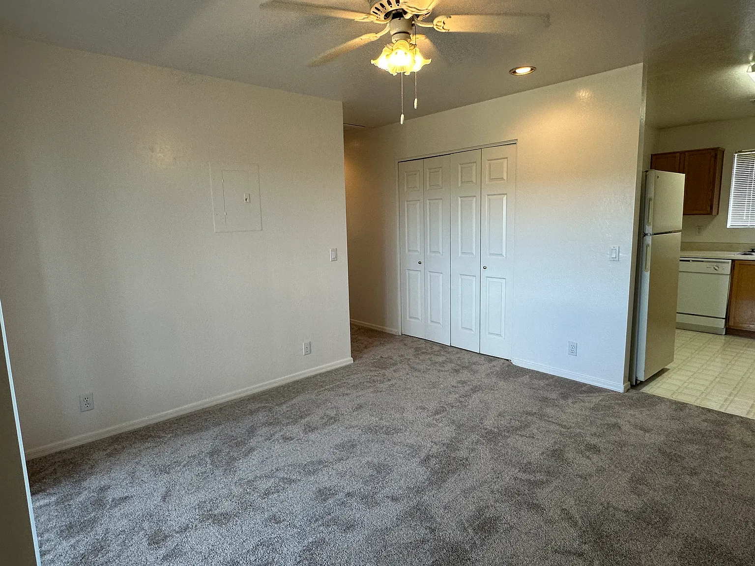 409 Hill Ave — Photo 2