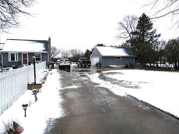 3rd image of 3150 S Oakhill Ave
