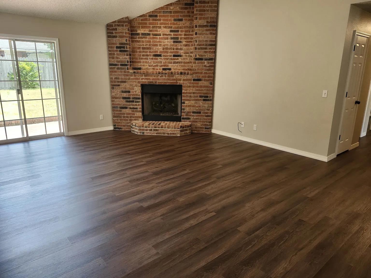 3 bed, 1305 sqft, $1,850 — Photo 3