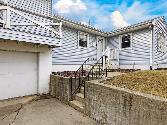 3rd image of 719 Parkside Dr