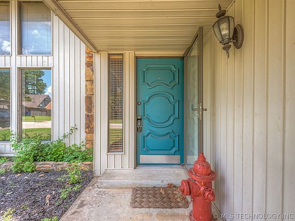 5th image of 2213 W Knoxville St