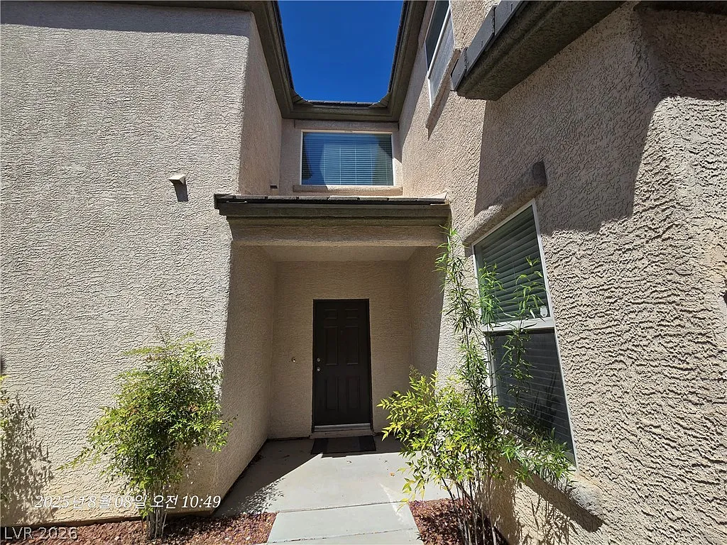 3 bed, 2.5 bath, 2031 sqft, $2,200 — Photo 3