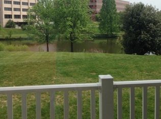 9701 Skyhill Way APT 401, Rockville, MD 20850