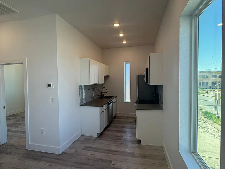 111-4514 Bryan St — Photo 1