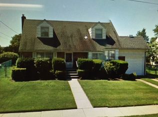 116 Motor Ave, Farmingdale, NY 11735