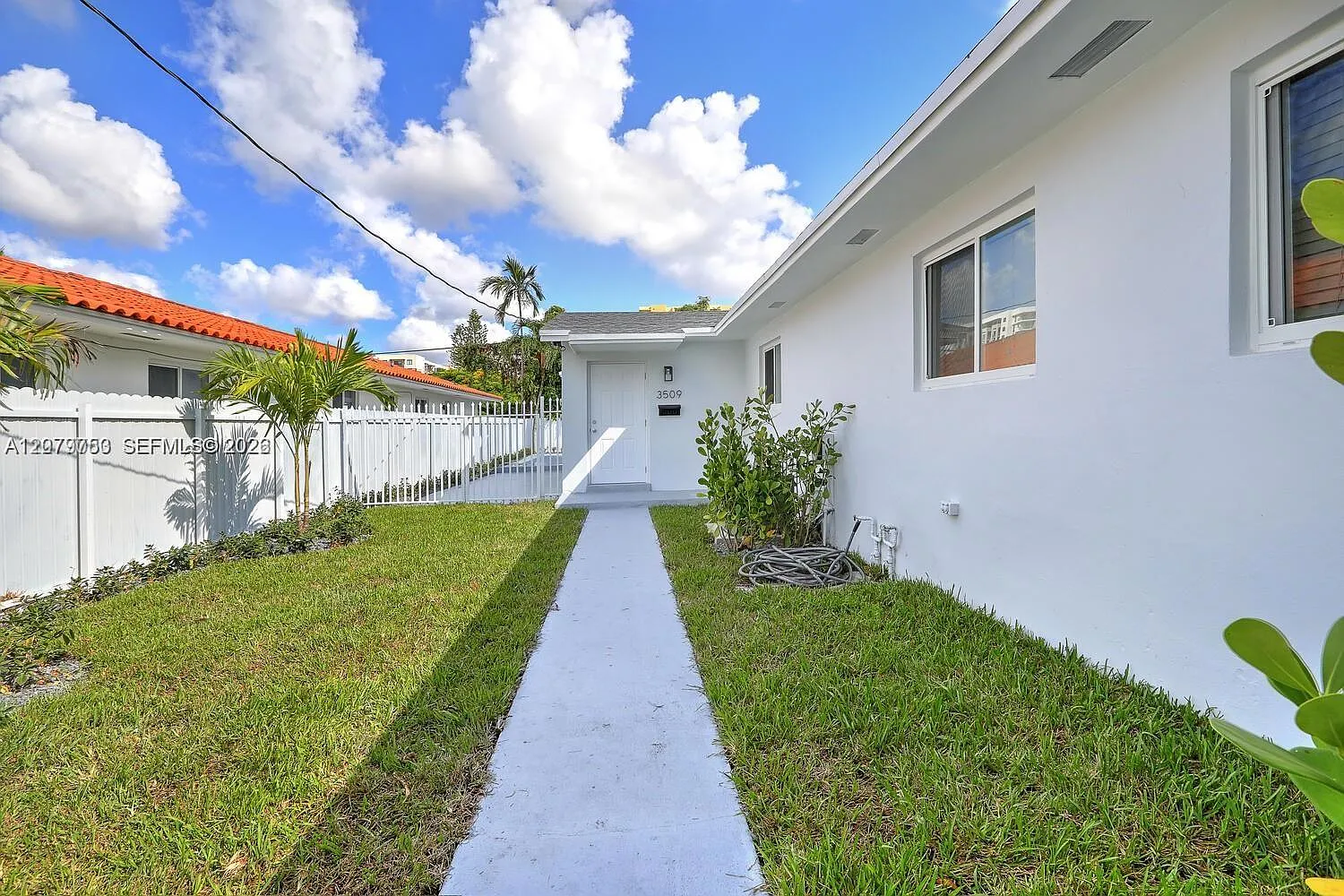Amnd Miami Suburban Acres — Photo 2