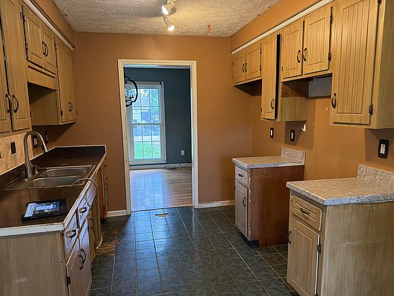 4th image of 642 Winchester Dr