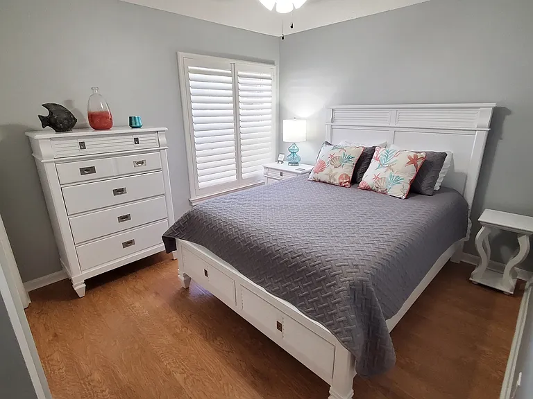 640 Danbury St — Photo 13