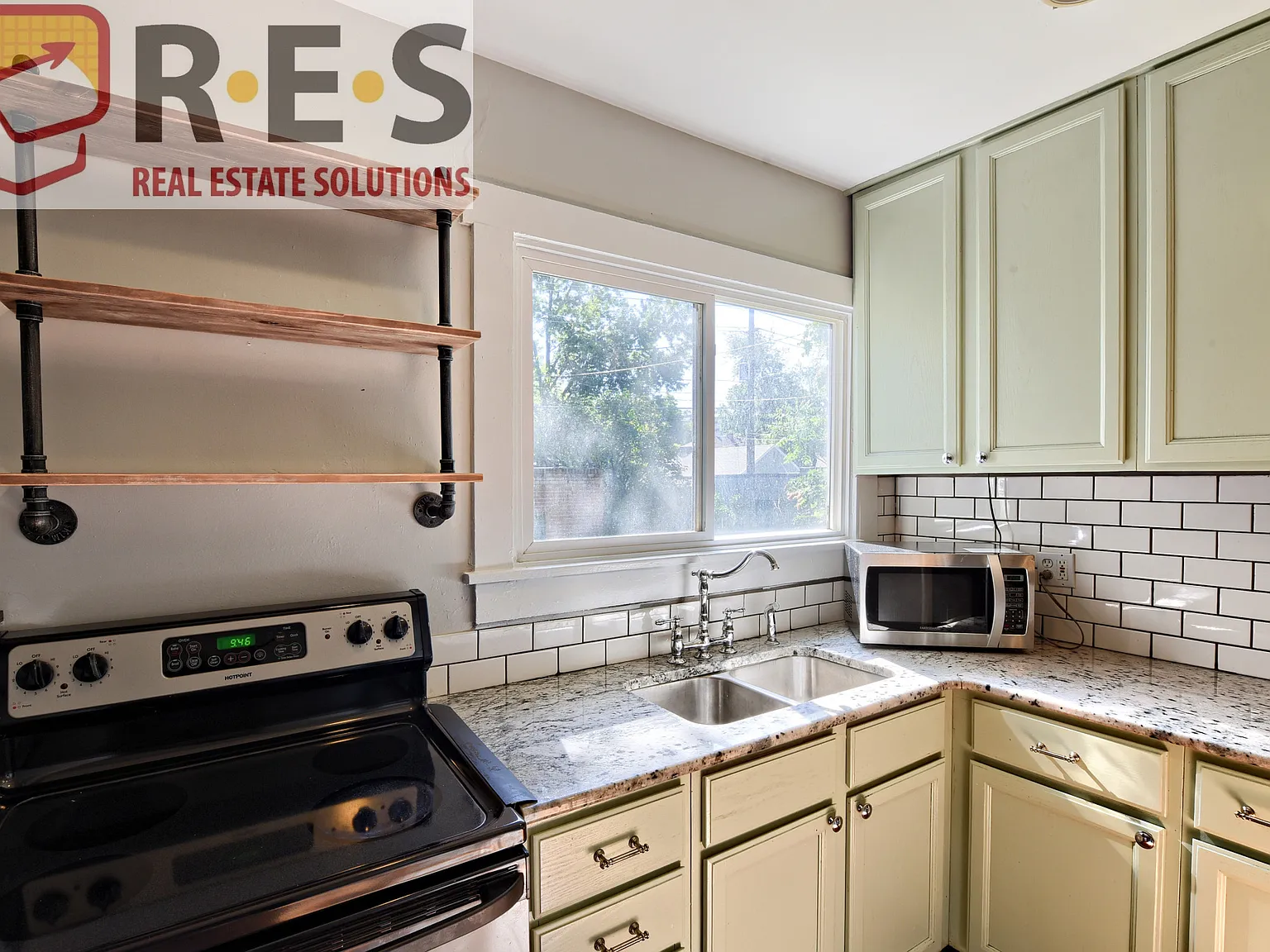 3 bed, 1315 sqft, $2,770 — Photo 4