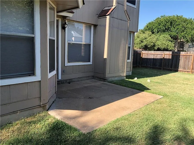 13200 Amasia Dr — Photo 31