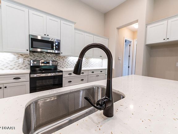 5th image of 142 Cerise Ct