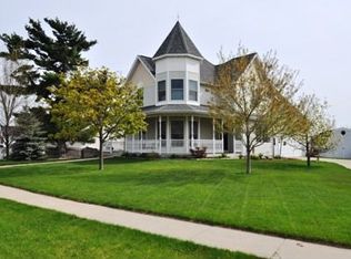 170 Pine Crest Dr, Robins, IA 52328