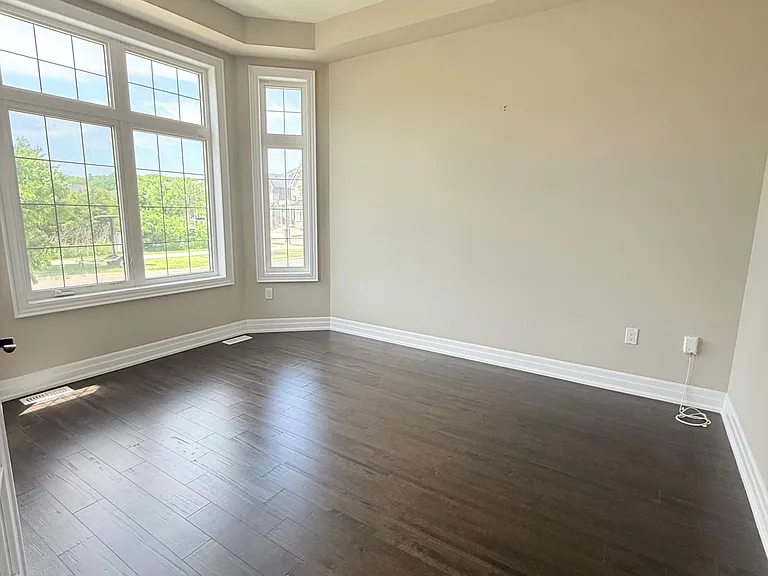 222 N Park Blvd — Photo 2
