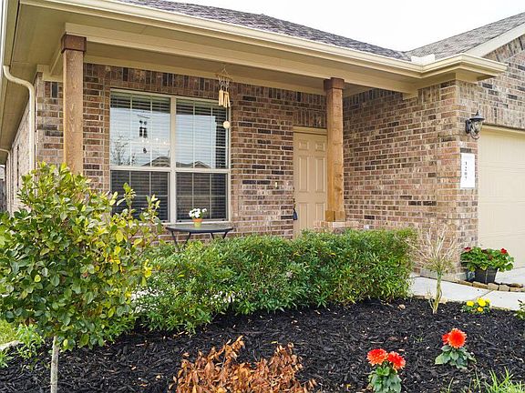 Charming front porch...