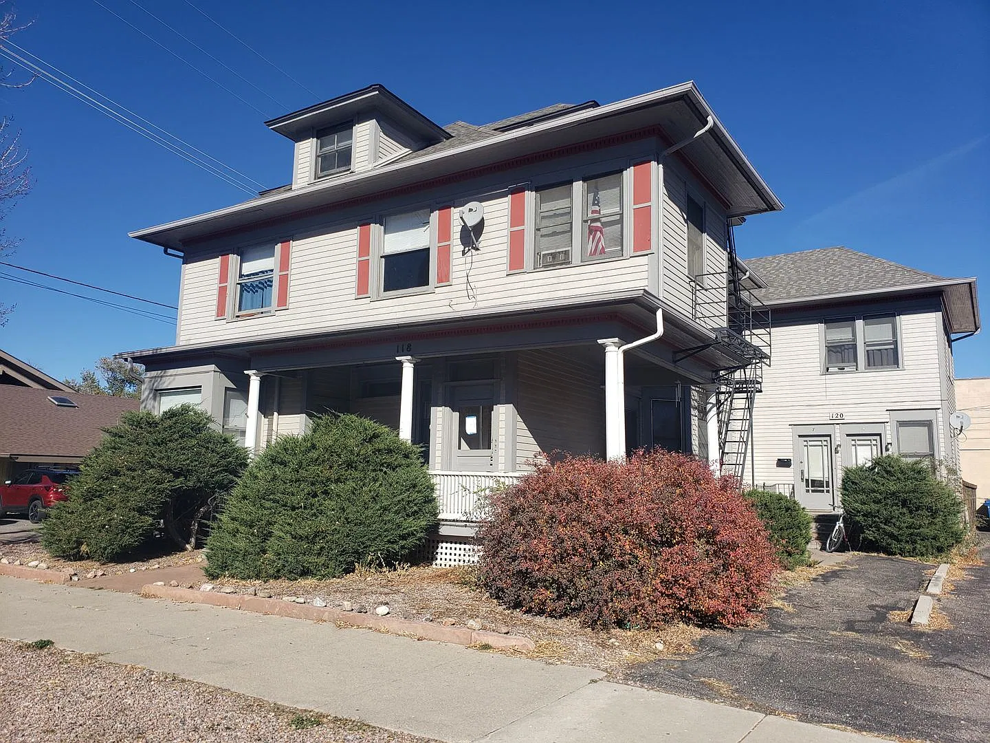 118 East Monument Street — Photo 1