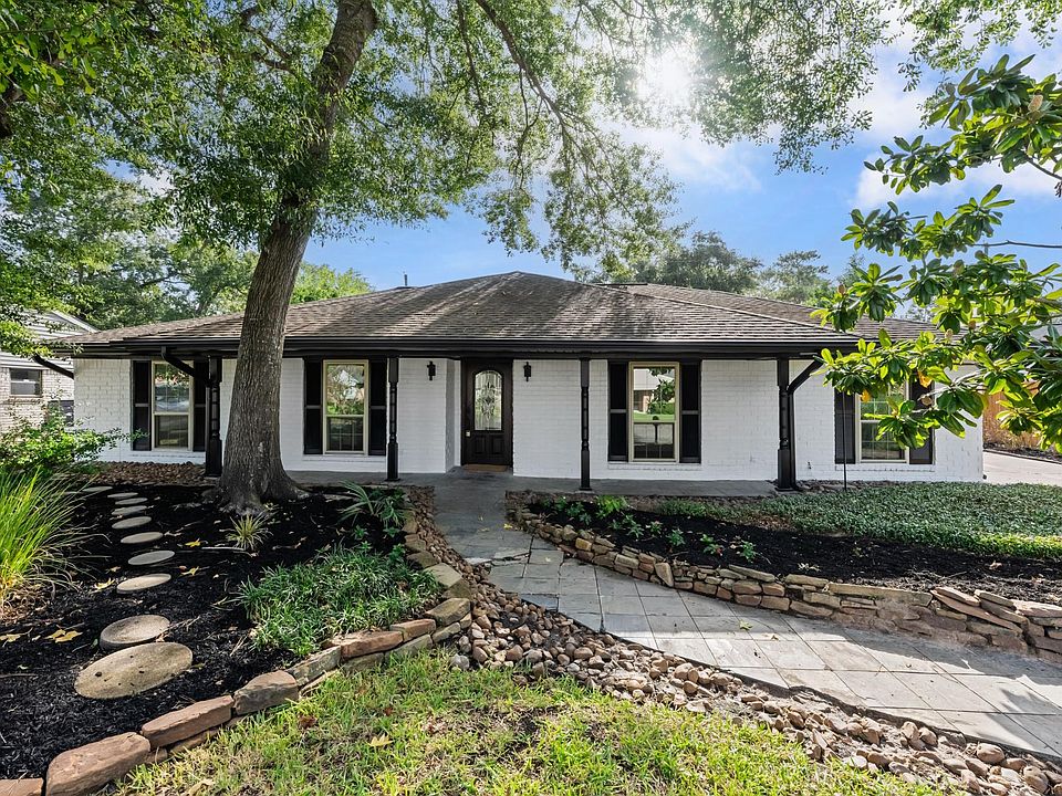 1st image of 28923 Pinehill Dr