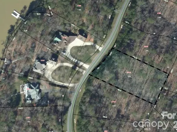 300 Whisper Lake Dr, New London, NC 28127