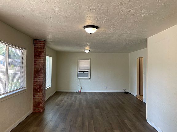 4th image of 832 W 13th St APT A