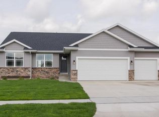 1314 Petrus Dr NE, Cedar Rapids, IA 52402