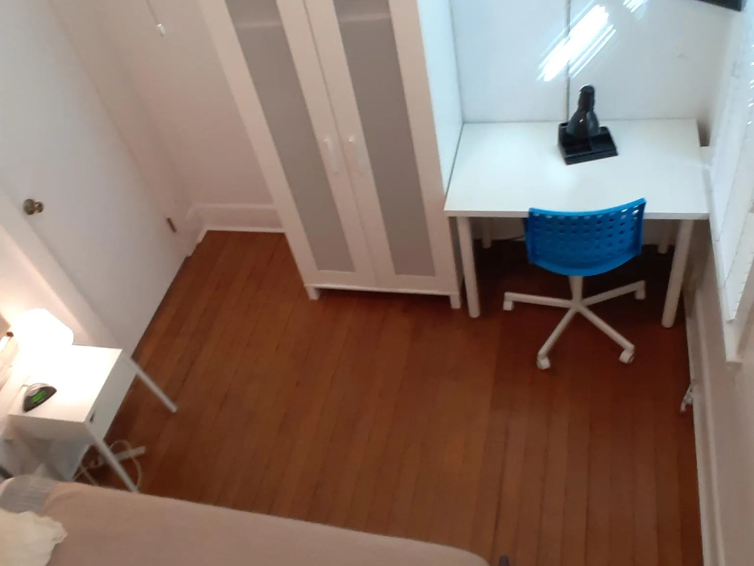 4 bed, 100 sqft, $1,250 — Photo 1