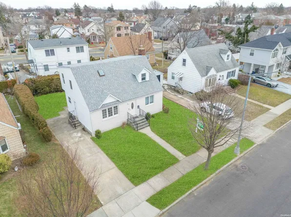 79-23 270th Street, New Hyde Park, NY 11040