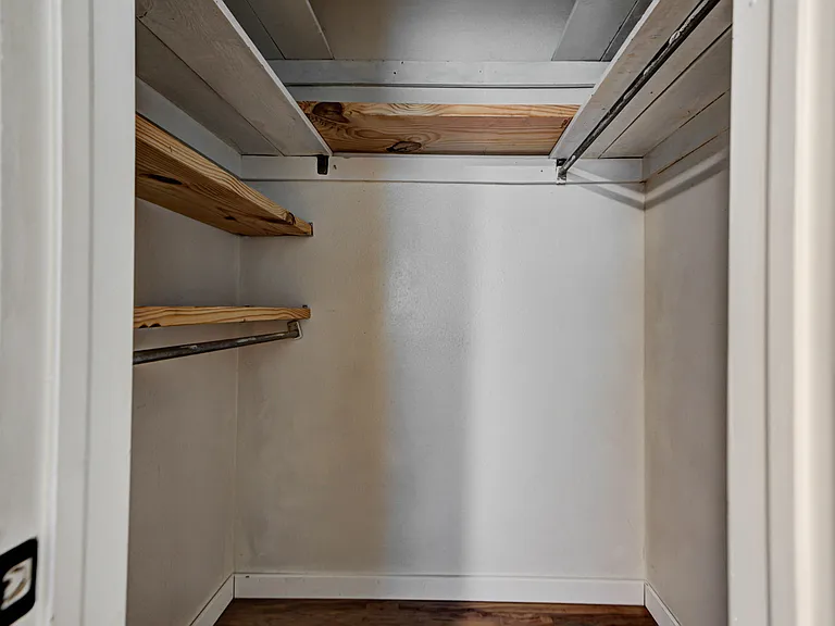 721 Vicksburg Ave — Photo 13