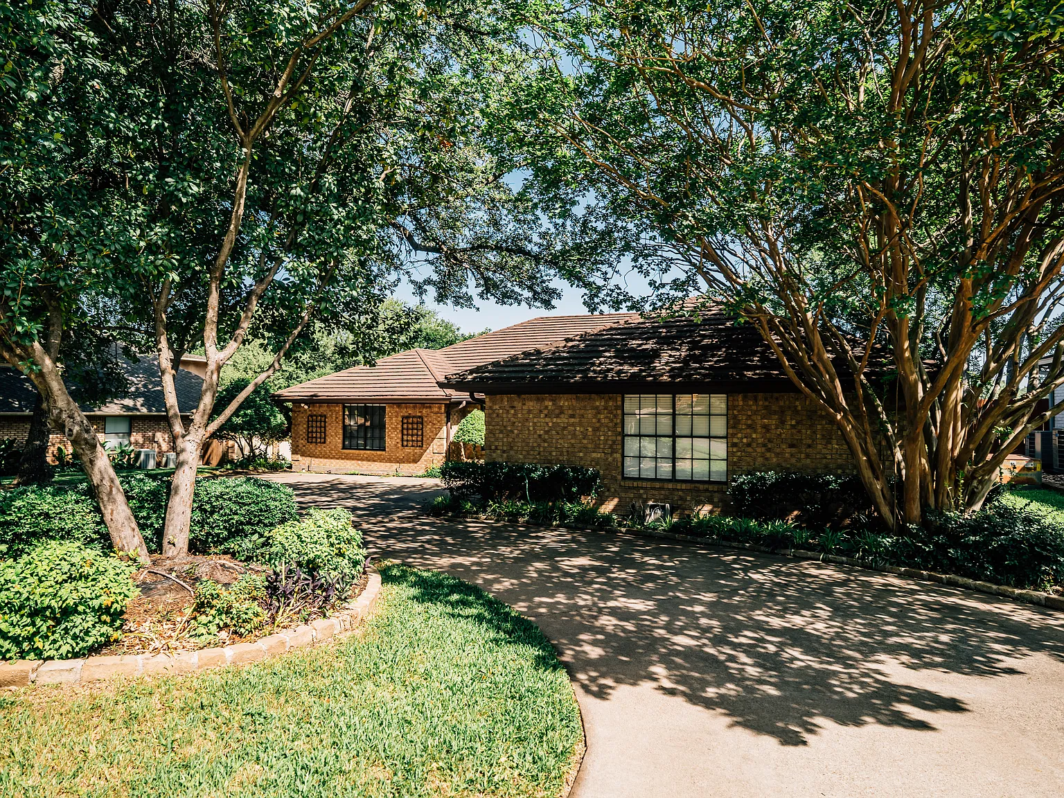 4 bed, 2518 sqft, $6,000 — Photo 4