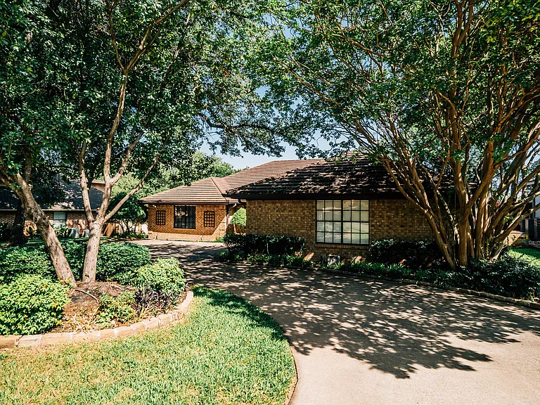 6309 Riviera Dr — Photo 4