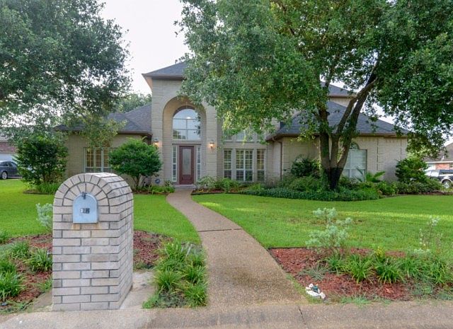 1st image of 902 Winged Foot Dr