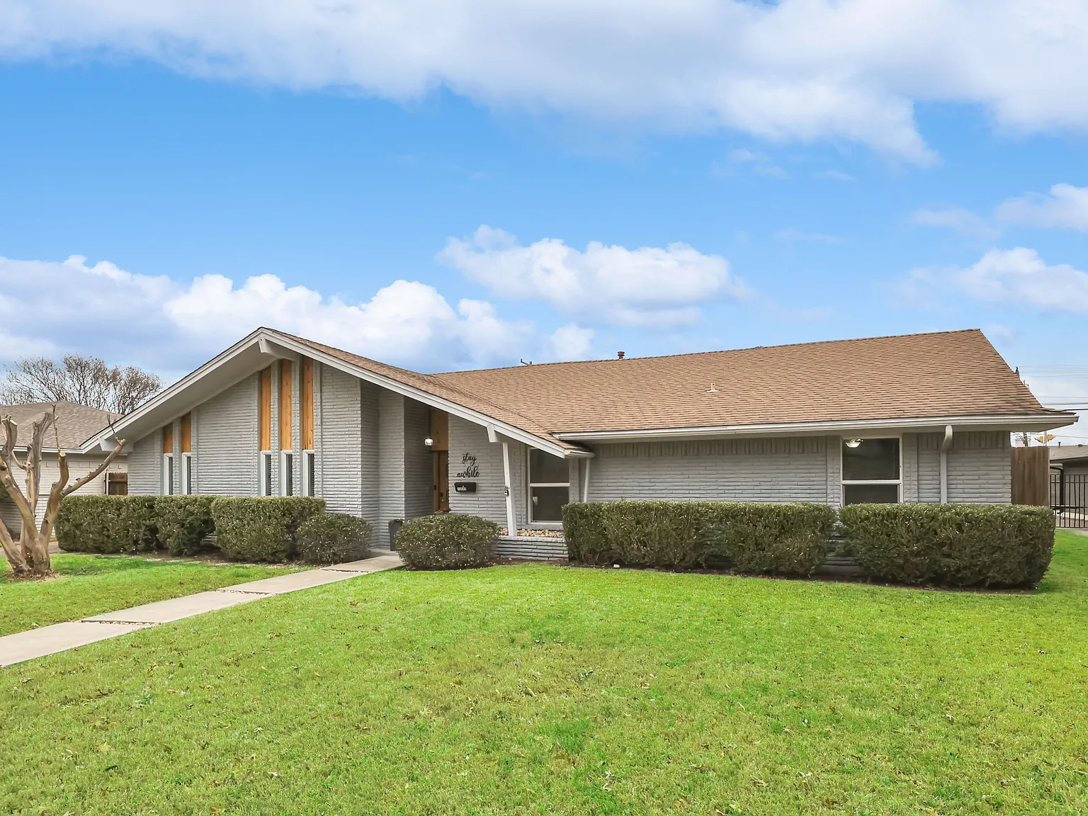 5 bed, 2.5 bath, 2242 sqft, $4,500 — Photo 4