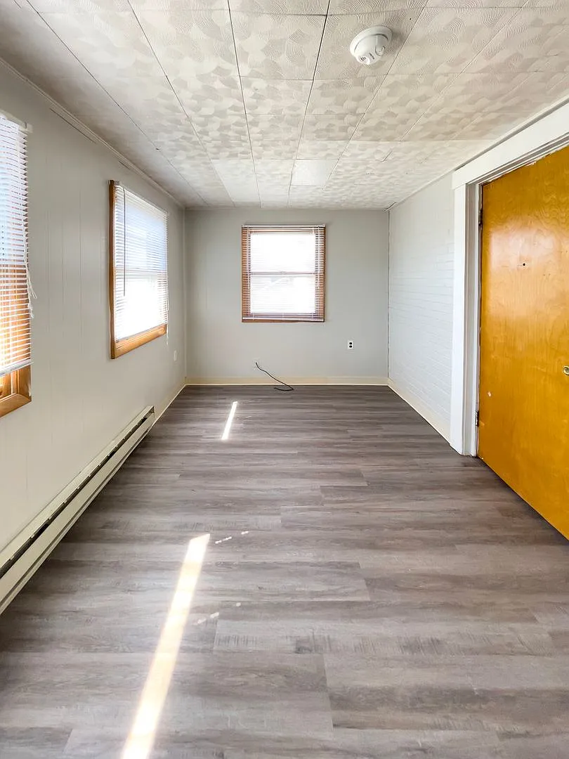 1 Bedroom, 1 Bathroom Close to Ball State's Campus! New Flooring! — Photo 4