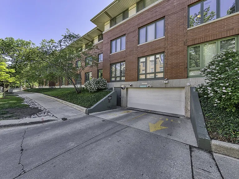 Oak Park City — Photo 32