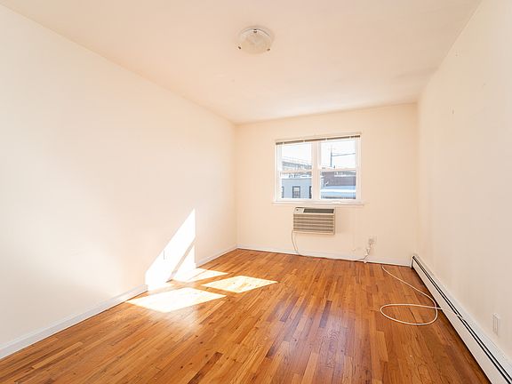 5th image of 2325 36th St #3