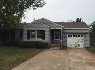 623 Circle Dr, Watonga, OK 73772