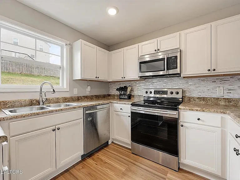 7931 Poplar Grove Ln — Photo 15