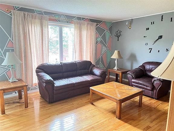3rd image of 8 Bayview Road