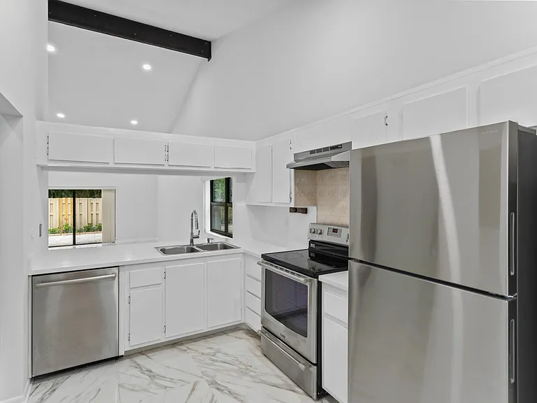 1400 NW 9th Ave #B-14 — Photo 11