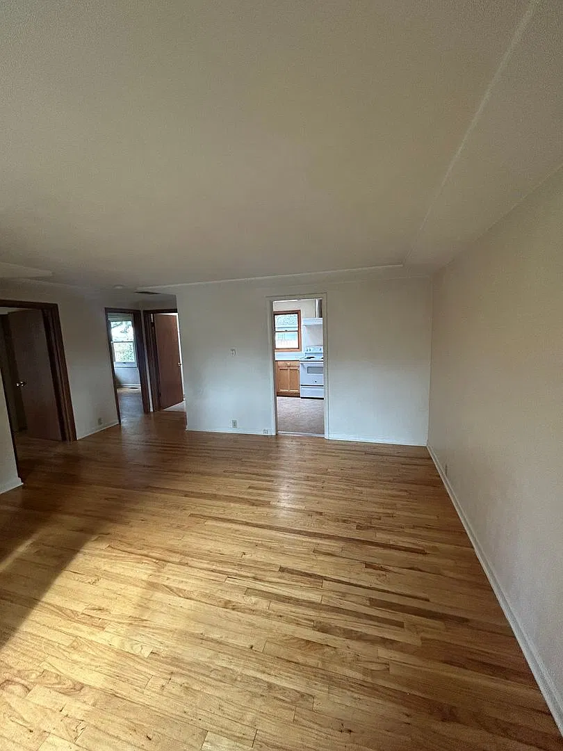 Spacious 2 Bedroom 1 Bath Duplex in Park-Like Setting - Pets Welcome — Photo 2