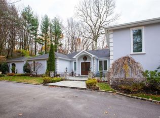 3 Stone Ridge Ct, Syosset, NY 11791