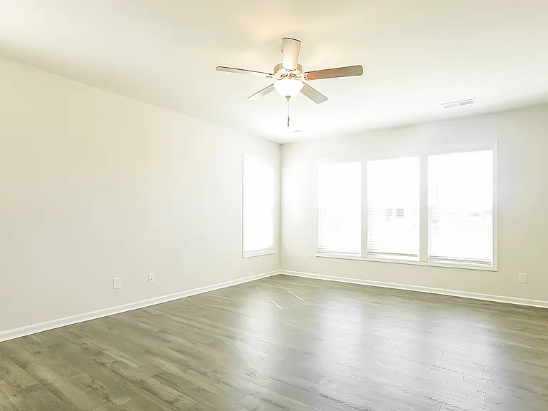 582 Count Fleet Ct — Photo 2