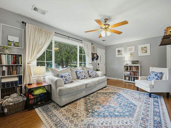 3rd image of 2596 Gordon Cir SE