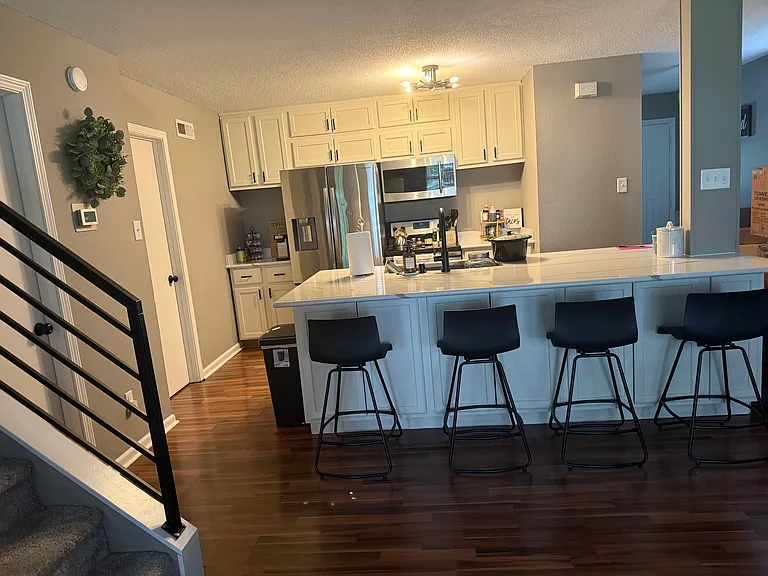 4557 Connaught Dr E — Photo 11