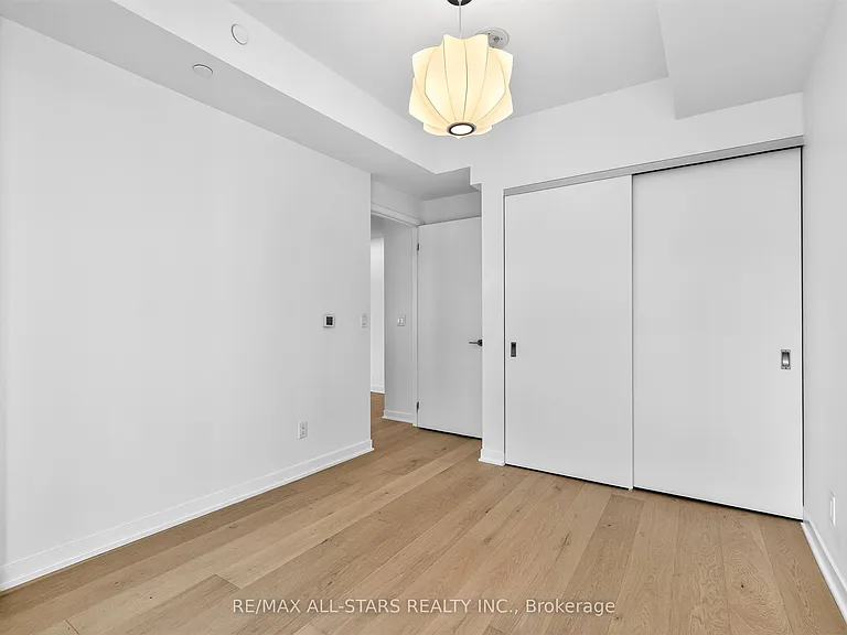 185 Alberta Ave — Photo 22