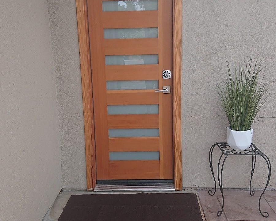 1st image of 841 La Jennifer Way