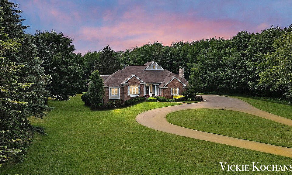 5105 Kenowa Ave SW, Grandville, MI 49418 MLS 23024106 Zillow