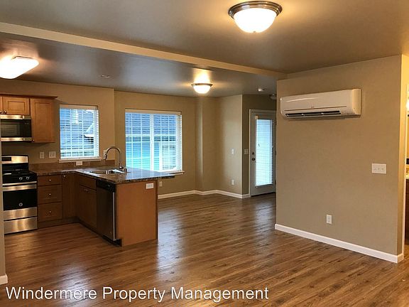 3rd image of 2035 Alder St #104