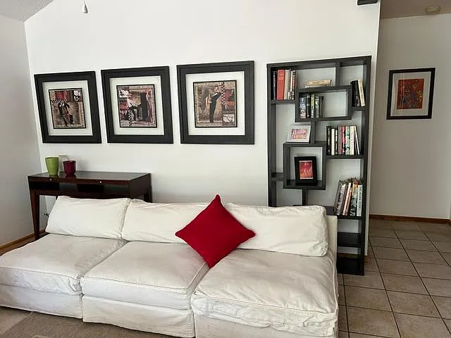 2401 Bennett Ave — Photo 3