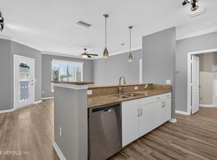 8290 GATE Parkway W #817, Jacksonville, FL 32216