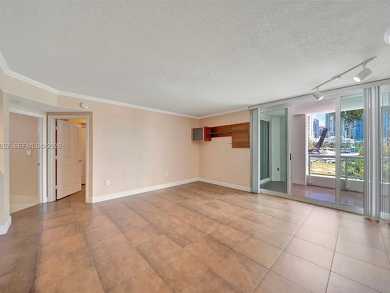 401 SW 4th Ave #203 — Photo 32