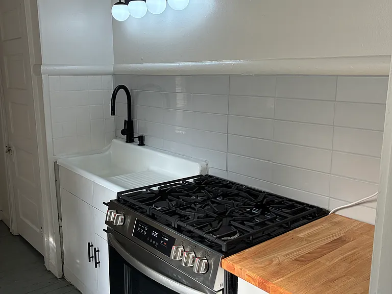 520 Crescent St NE #2 — Photo 2